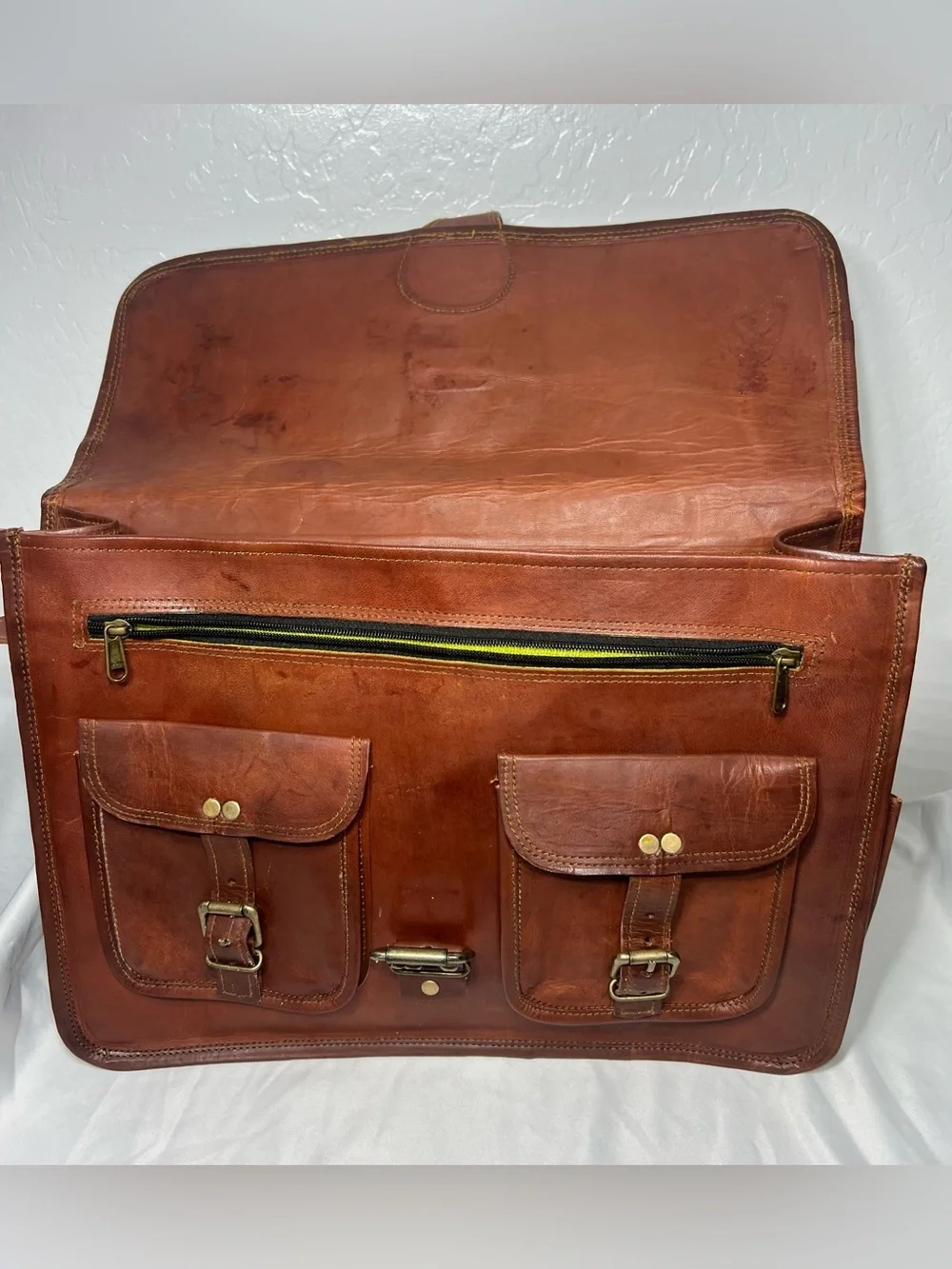 Cuero leather messenger
